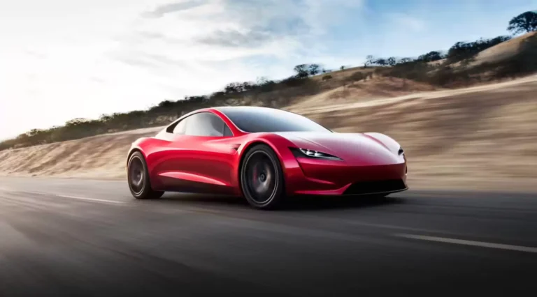 Tesla promite să scoată pe piață o mașină low-cost cât mai curând posibil
