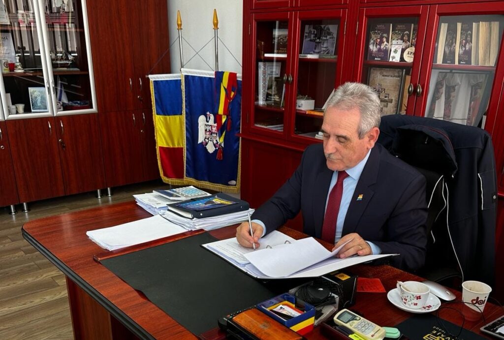 Traian Rusu: Am semnat contractul pentru extinderea rețelei de apă potabilă în Șard, Ighiu și Țelna