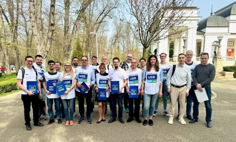 USRiștii clujeni strâng pe bune semnături. Alexandra Oană: „Unele partide trișează. Au corturi în stradă, dar sunt veșnic goale. Cu toate astea, depun la termen sute de mii de semnături”