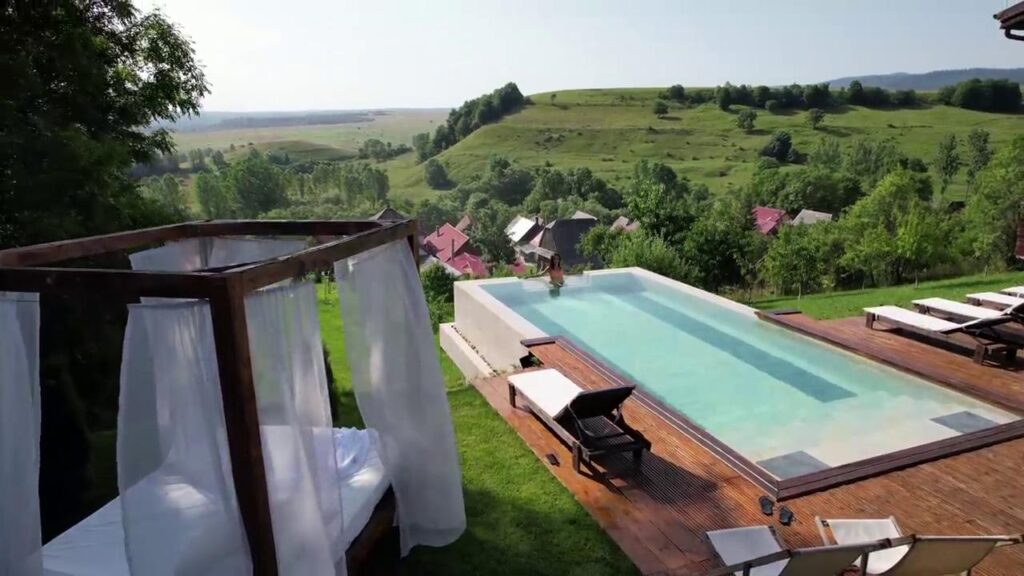 Piscină și view ca-n Bali: Locația, leită cu cele exotice din Asia, este la doi pași de Cluj și Oradea