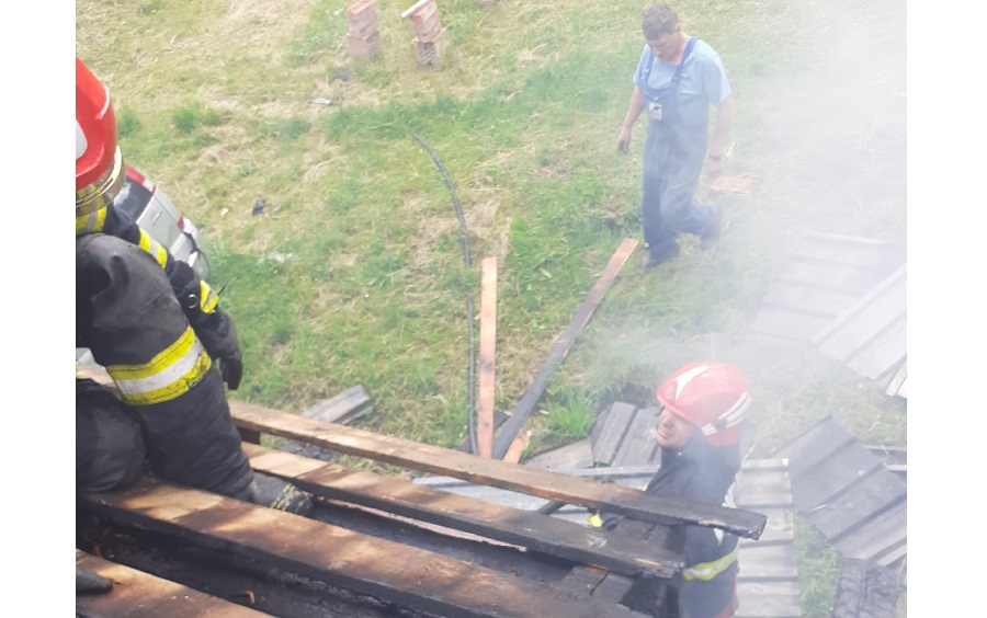 Incendiu la un atelier de prelucrare a lemnului, situat în Scrin Frasinet, comuna Mărgău