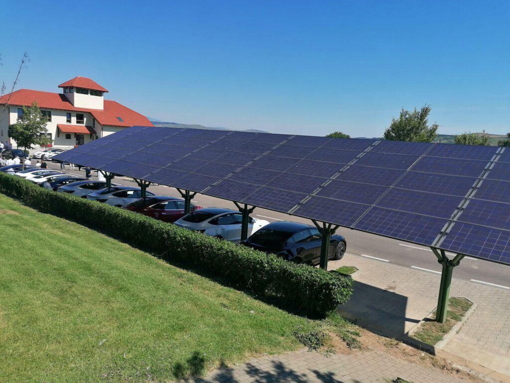 Oana Goga vrea să aducă Huedinul în secolul 21: panouri solare pe acoperișurile primăriei