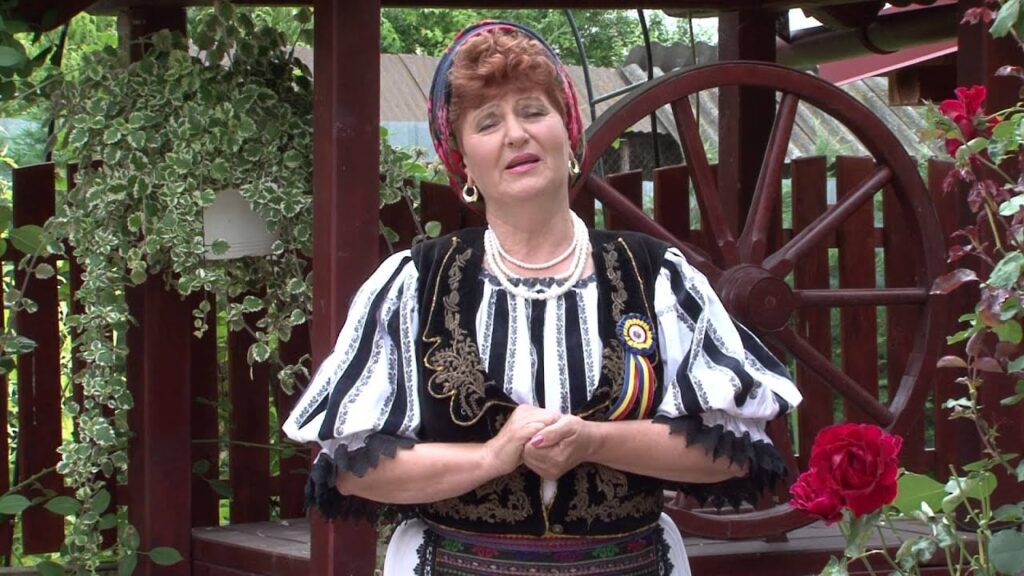 Ansamblul Folcloric al județului Alba o omagiază pe Veta Biriș, pentru 75 de ani de viață