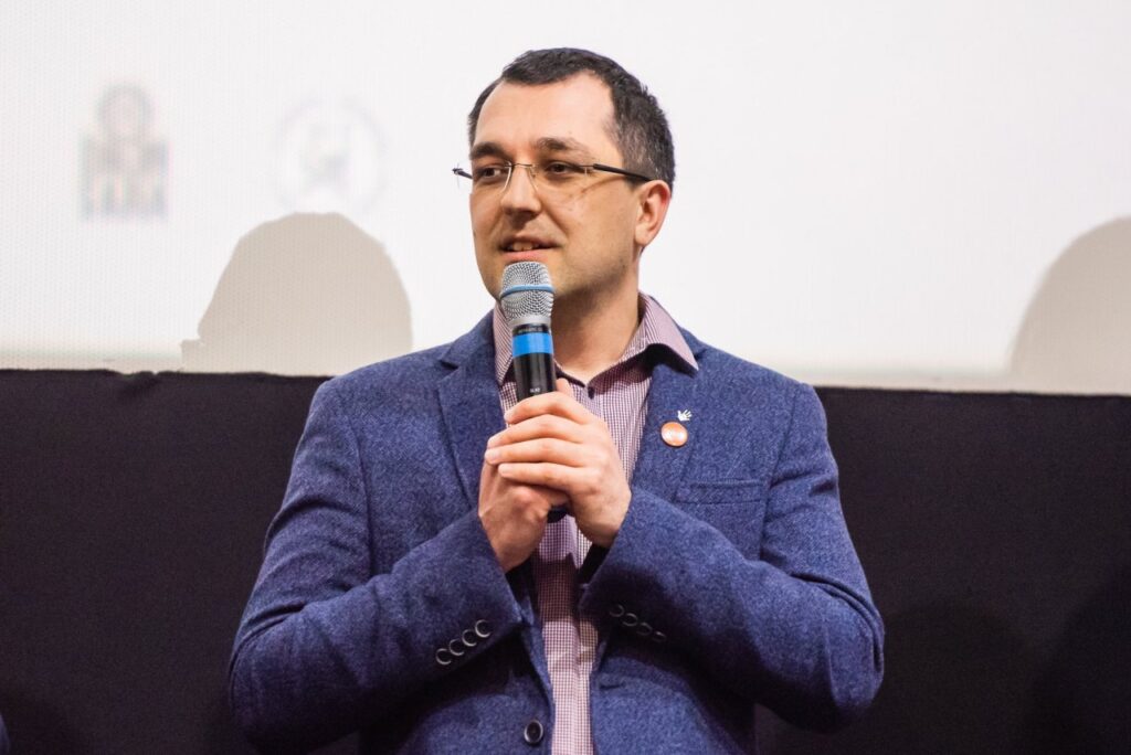 Românii trebuie să aibă acces la tratament în orice țară a Uniunii Europene. Ce va face Dreapta Unită pentru asta.
