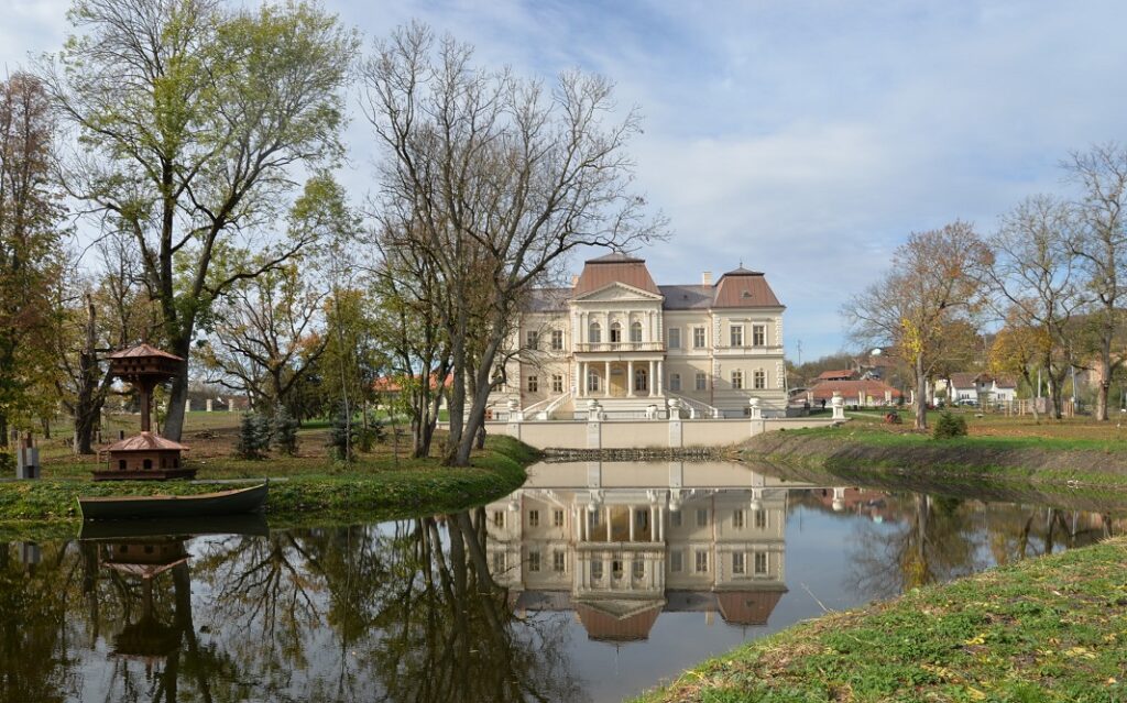 Castelul Bánffy din Răscruci, o nestemată a turismului din Transilvania: 5.000 de vizitatori au trecut pragul castelului cu ocazia Săptămânii Porților Deschise