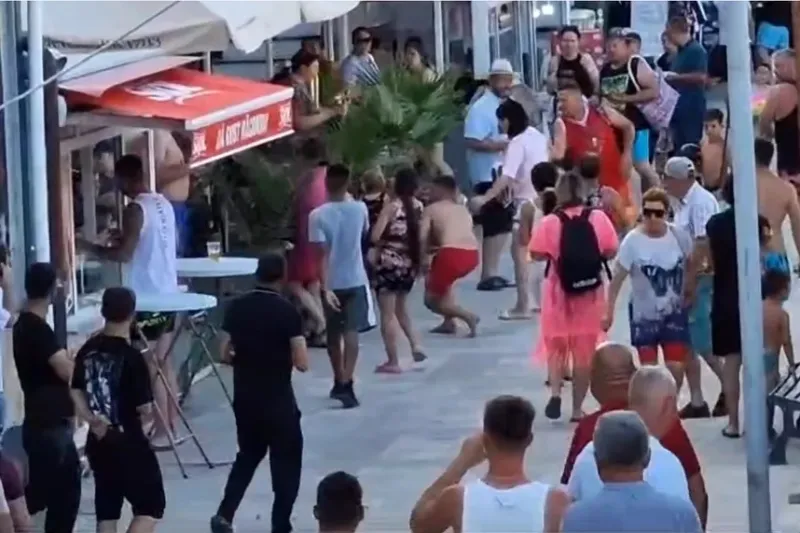 A început sezonul bătăilor la Eforie: VIDEO cu o bătaie în toată regula, de zici că-i Mortal Kombat