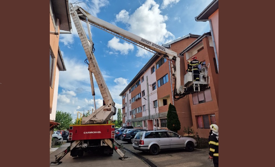 Vârstnic din Beiuș, căzut în casă, salvat de pompieri: „Aveți grijă de părinții și bunicii dumneavoastră!”