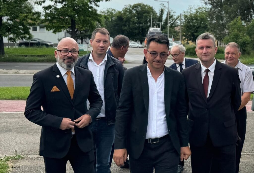 AUR Hunedoara bate naționalul și devine organizație de top în partidul lui George Simion! La 11% Barstan își pierdea capul. La 18% e lider național și șef autoritar AUR Hunedoara.