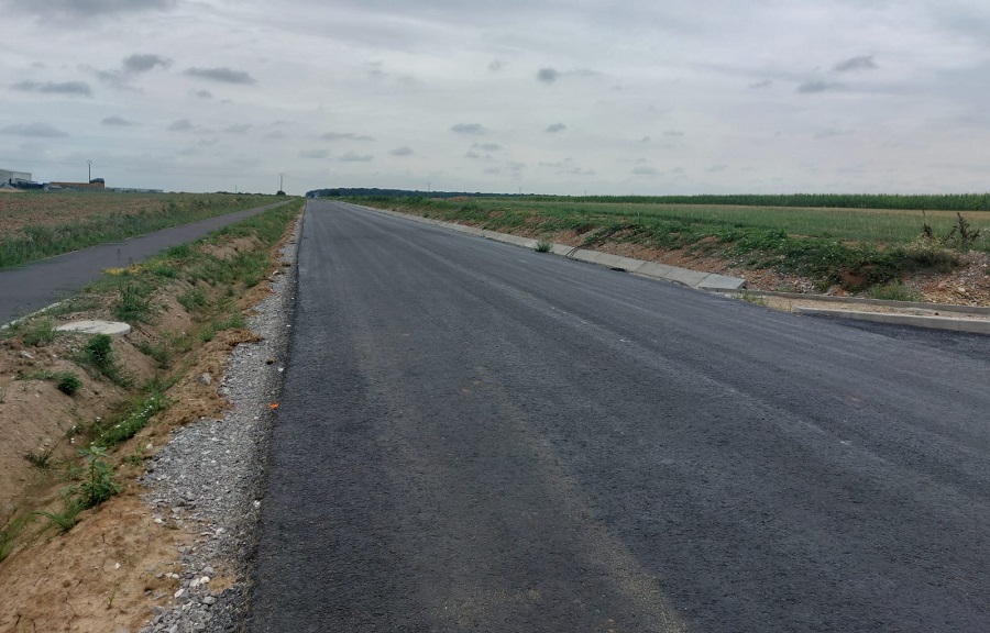 Constructorii au început turnarea ultimului strat de asfalt pe centura Nojorid. Bolojan: În 25 iulie circulația ar urma să fie deschisă!