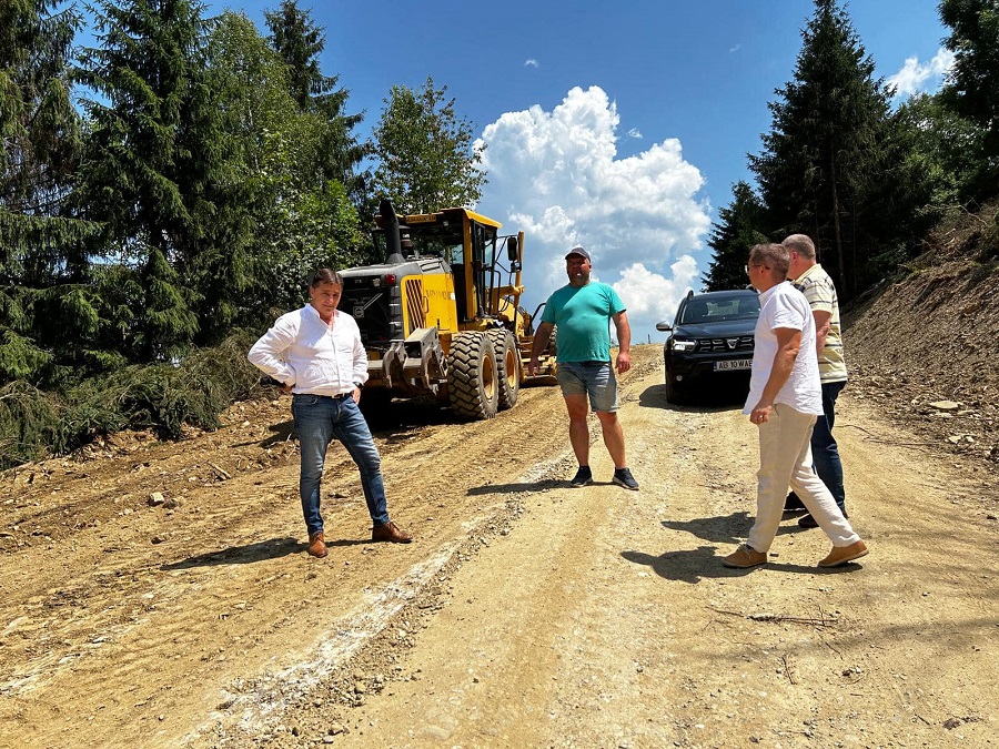 Hațegan: Au început lucrările de modernizare a DJ 107 K Întregalde-Bârlești (Mogoș), intersecție cu Transapuseana!