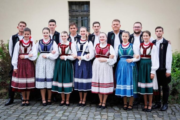 Ansamblul de dansuri maghiare Pipacs din Ciumbrud, tradiție a comunității maghiare din Alba