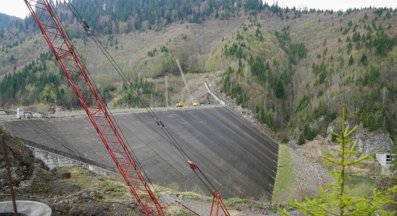 WWF: Barajul hidroenergetic de la Răstolița ar distruge 10 râuri, 43 de arii naturale protejate si alte zone de protecție și 170 de hectare de păduri