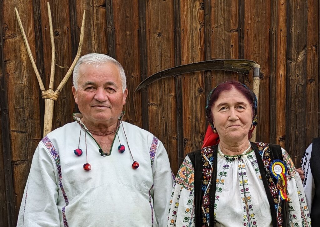 Geamgiii și limba gumuțească. Geamgiii au colindat zeci de ani țara în lung și-n lat pentru a-și câștiga existența