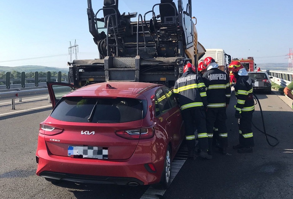Accident pe A10 Sebeș-Turda: O mașină a intrat într-un utilaj!