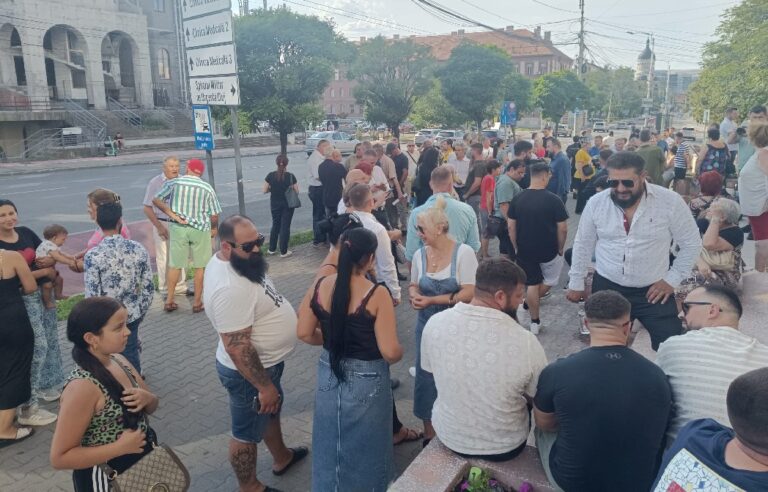 Peste 350 de clujeni, la sediul AUR Cluj, pentru a semna contractele de înscriere în „Planul Simion”