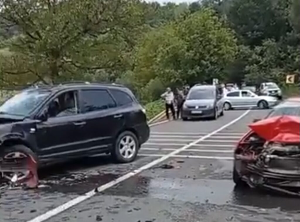 (FOTO) Accident pe DN74 în Zdrapți: Două mașini sunt făcute praf!