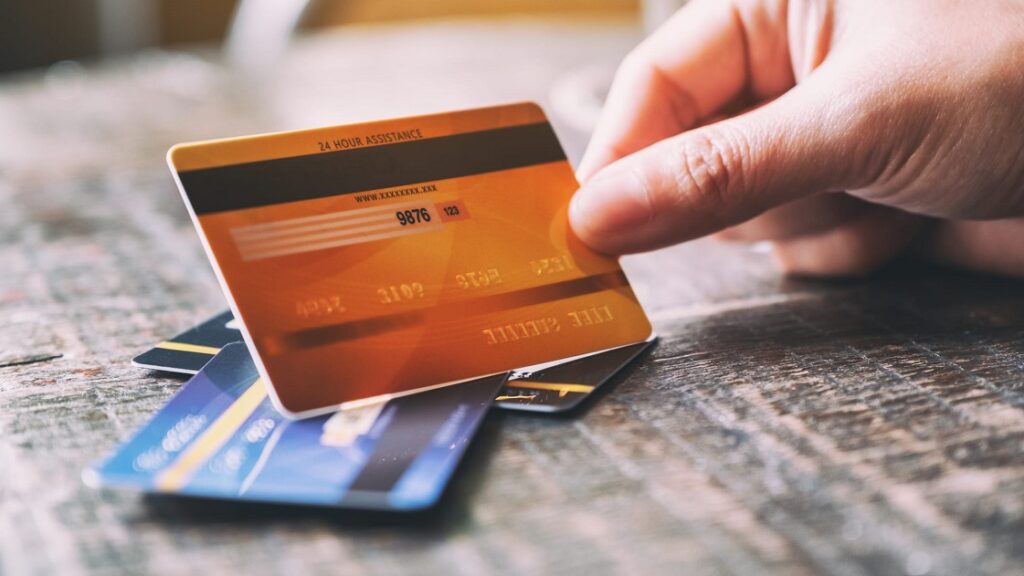 Descoperirea de card: O facilitate financiară utilă, dar care necesită atenție și responsabilitate