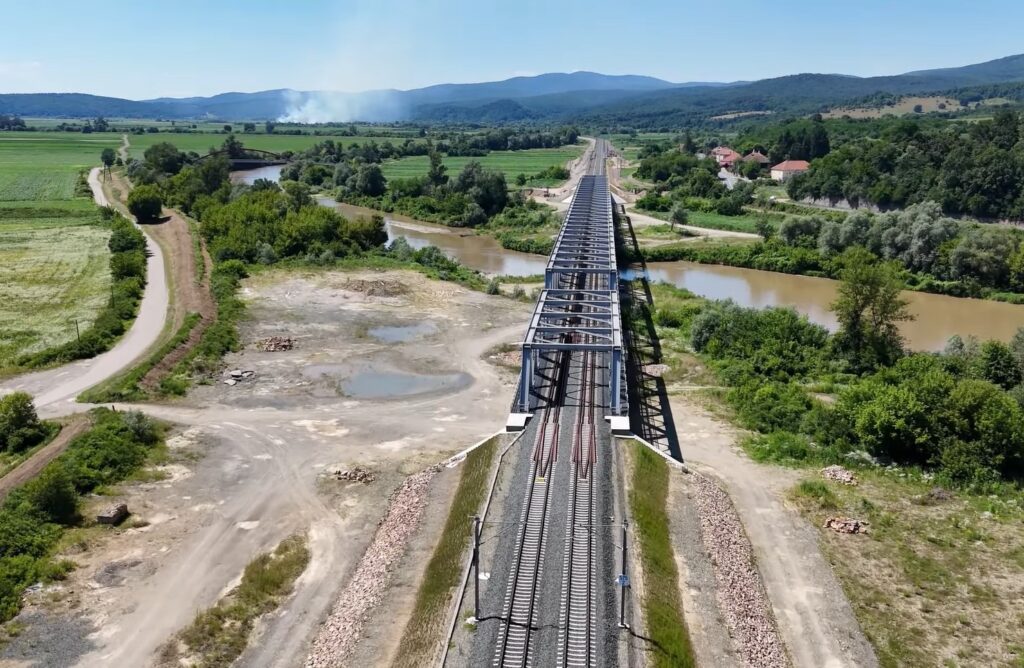 Cel mai nou și spectaculos pod de cale ferată din vestul țării a fost recepționat