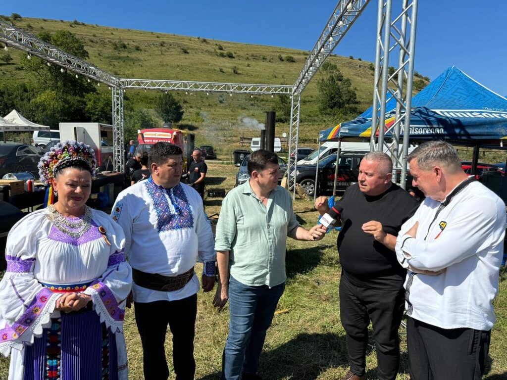 Daniel Buda, de la Festivalul Geamgiilor: Bocenii au fost din tată-n fiu geamgii, străbătând țara în lung și-n lat