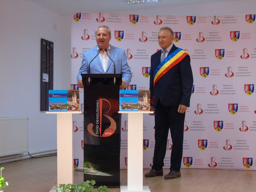 Regal cultural la Ribița, la lansarea albumului monografic „Comuna Ribița în secolul XXI”