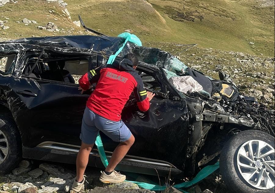 Un bărbat din Vințu de Jos a decedat după ce s-a răsturnat cu mașina pe Transalpina