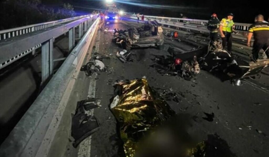 Tragedie fără magine în Geoagiu: Cinci tineri au murit după ce mașina în care se aflau s-a izbit de un cap de pod