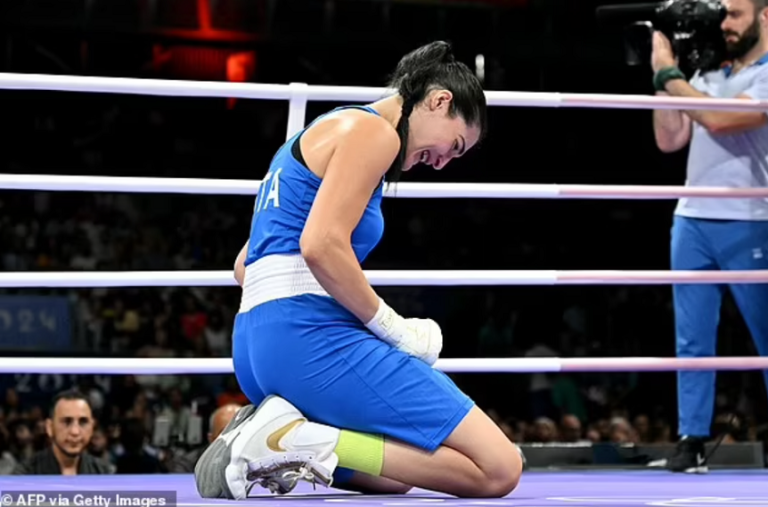 A luat-o lumea razna! Angela Carini, doborâtă în lacrimi în fața unui boxer bărbat, devenit femeie: „Este nedrept!”