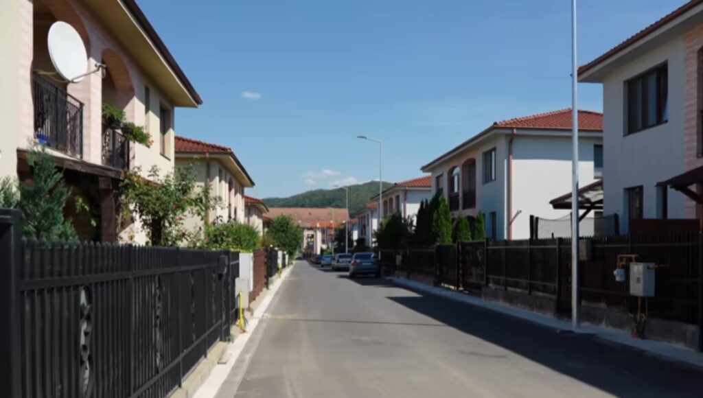 Două drumuri de pământ, din Florești, uitate de foștii primari imobiliari, au fost asfaltate. Pivariu: „Lucrările de modernizare vor continua susținut și în anii următori”