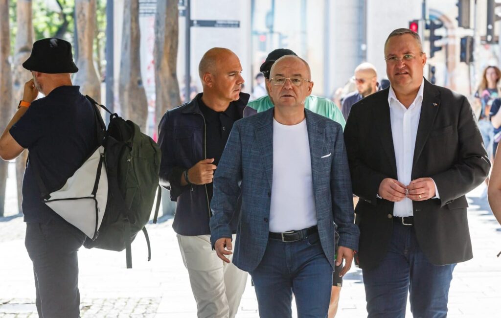 Poză falsă dar poate câștigătoare. Într-o țară normală, candidatul PNL la prezidențiale era Boc sau Bolojan, nu Nicu Ciucă