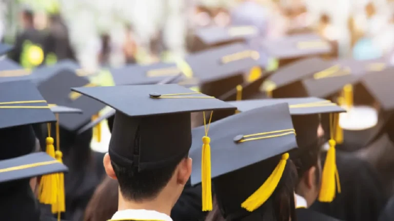 O universitate de top din Cluj acceptă și tineri fără BAC! Elevii de clasa a XII-a fără BAC pot urma cursuri de învățământ superior!