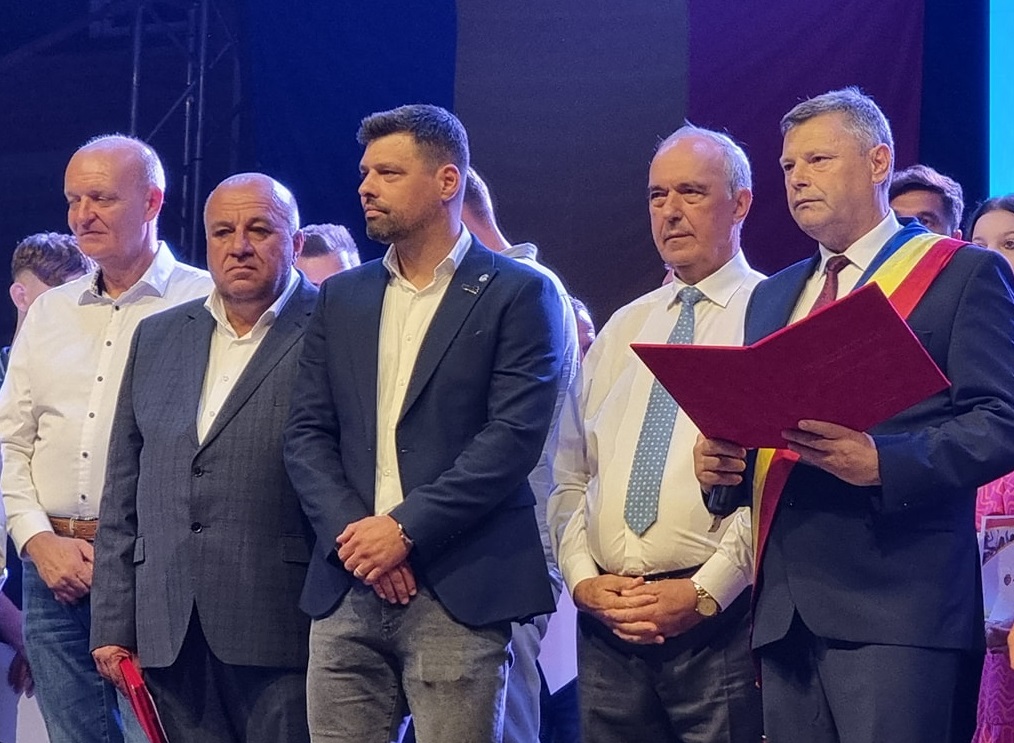 Cel mai la modă antrenor din România, Florin Maxim, a primit titlul de cetățean de onoare al orașului său natal