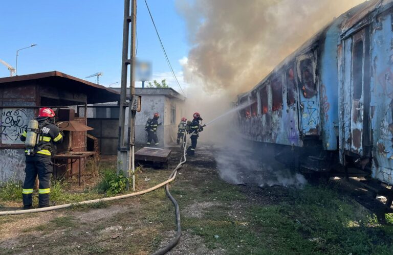 Incendiu la un vagon dezafectat în apropierea Gării din Cluj-Napoca