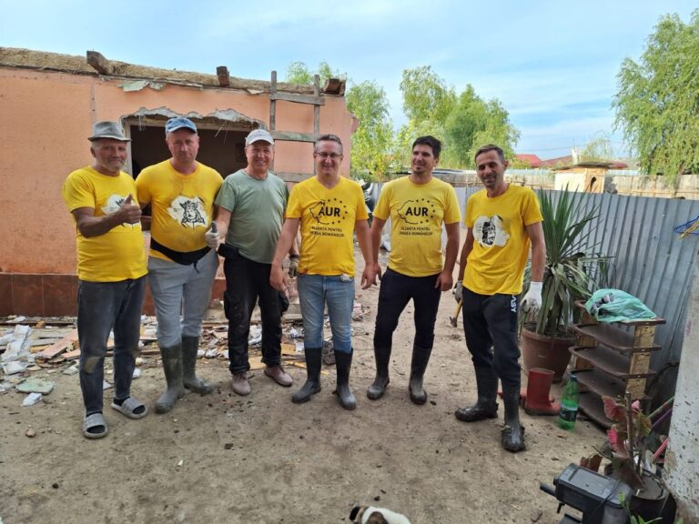 Voluntarii AUR Bihor au fost foarte bine primiți de către gălățenii afectați de inundații