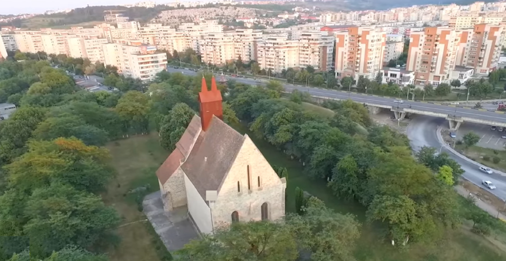 Cea mai veche clădire din România este Biserica Calvaria. A fost ridicată acum 1.000 de ani și inițial a fost o mănăstire benedictină!