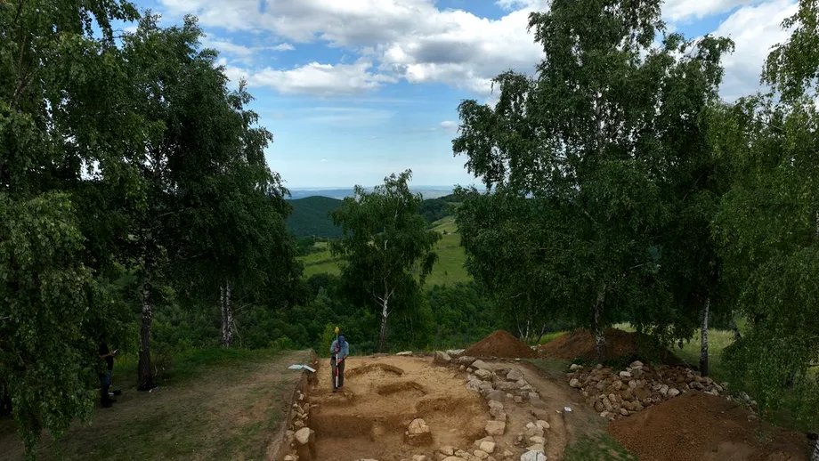 Cimitir vechi de aproape 5.000 de ani, descoperit în Munții Apuseni