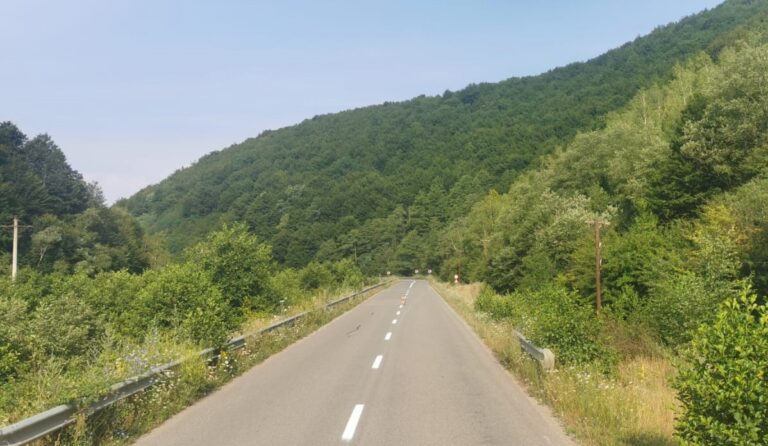 Marcaje rutiere noi pe mai multe drumuri județene din zona Huedin și zona de munte a Clujului