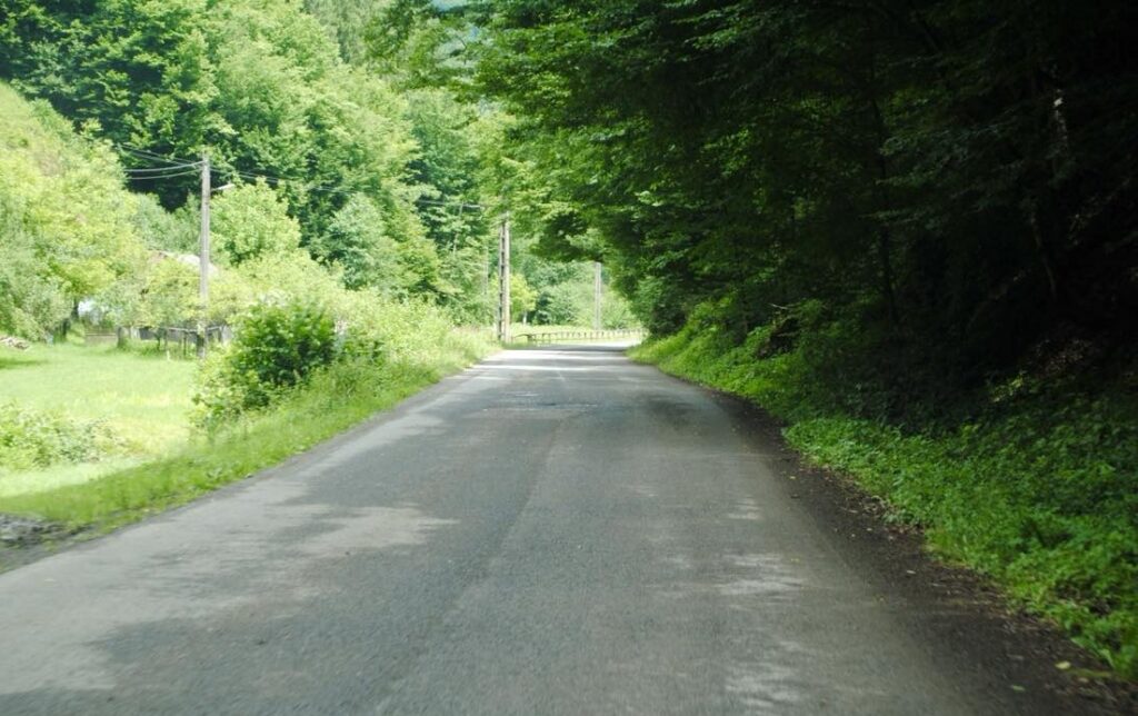 Lucrările de modernizare la „Drumul Regelui” avansează: Consilierii județeni sunt chemați să aprobe majorarea patrimoniului județului cu terenurile deja expropriate!