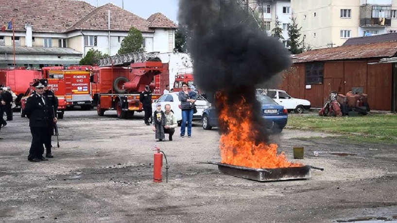 Exerciții demonstrative, ateliere pentru copii și lecții de prim-ajutor ale ISU în Alba Iulia, Câmpeni, Aiud și Sebeș