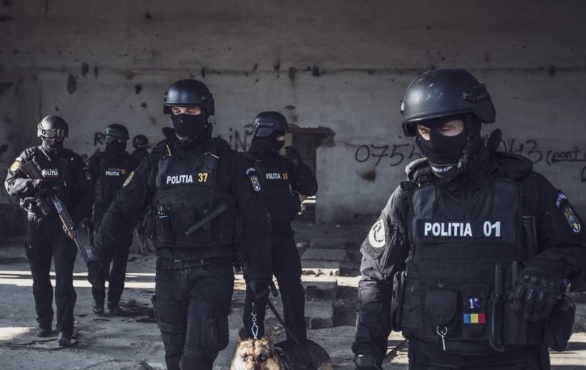 Cercetări într-un dosar de trafic de persoane și proxenetism în Oradea