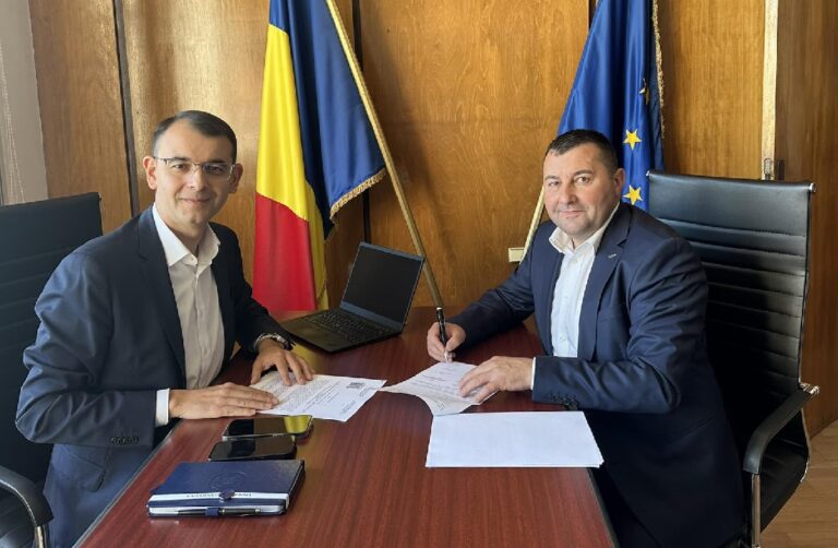 Alin Laza a semnat contractul de finanțare pentru îmbunătățirea infrastructurii tehnico-edilitare in satele Chișcău, Măgura si Giulești, comuna Pietroasa