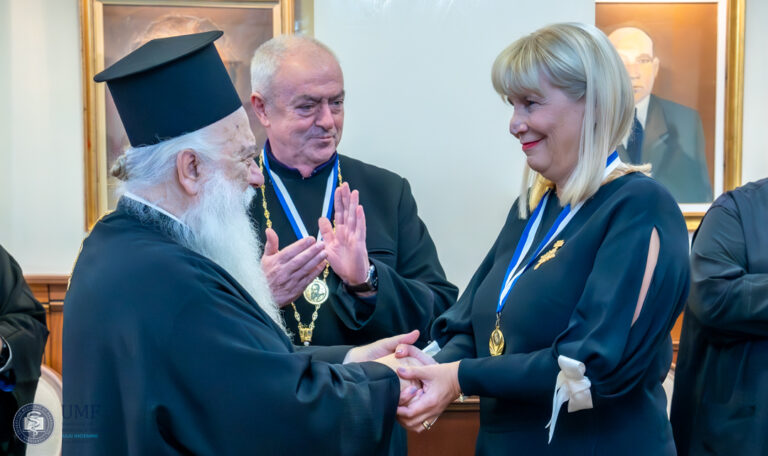 Rectorul UMF Cluj, Anca Buzoianu, a primit Ordinul „Sfântul Apostol Pavel” de la Mitropolitul Veriei, Naousei și Kampaniei, Grecia
