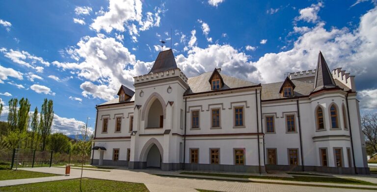 Castelul Nopcsa, din Țara Hațegului, din ruină în splendoare, reședința savantului-spion Franz Nopcsa