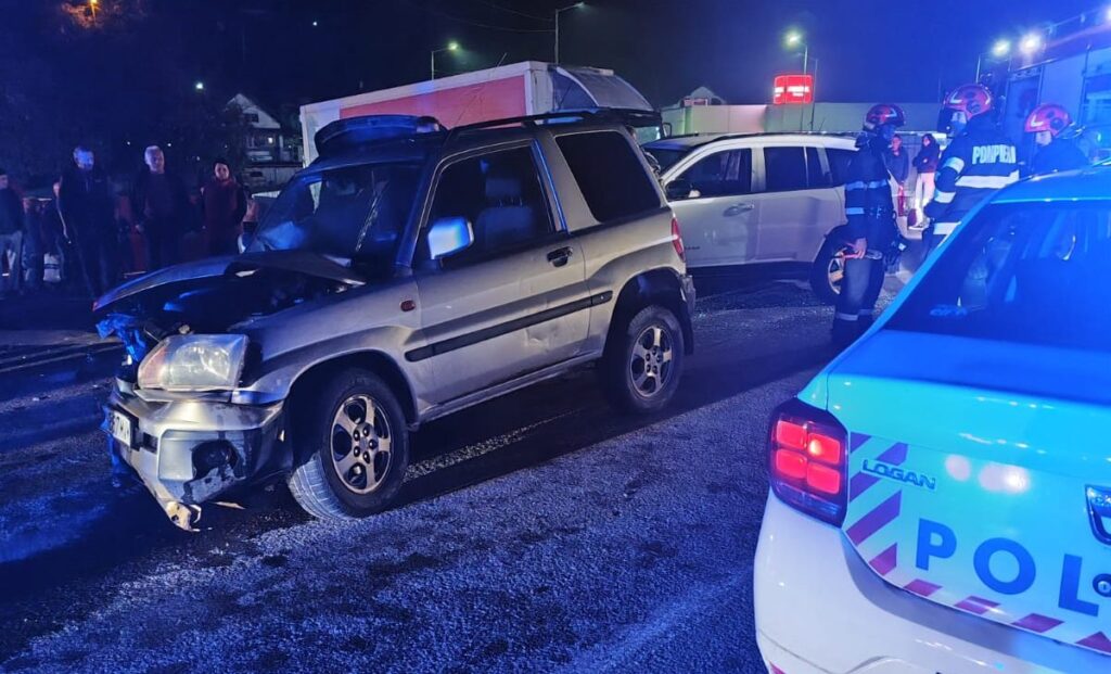Accident cu trei mașini pe DN75 la Câmpeni: Trei persoane au fost rănite!