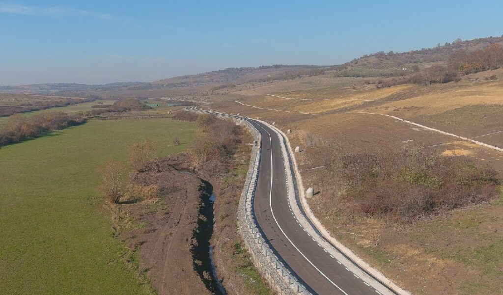 Drum județean modernizat între Bihor și Sălaj. Segmentul modernizat asigură acum o legătură rutieră sigură și rapidă între cele două județe!