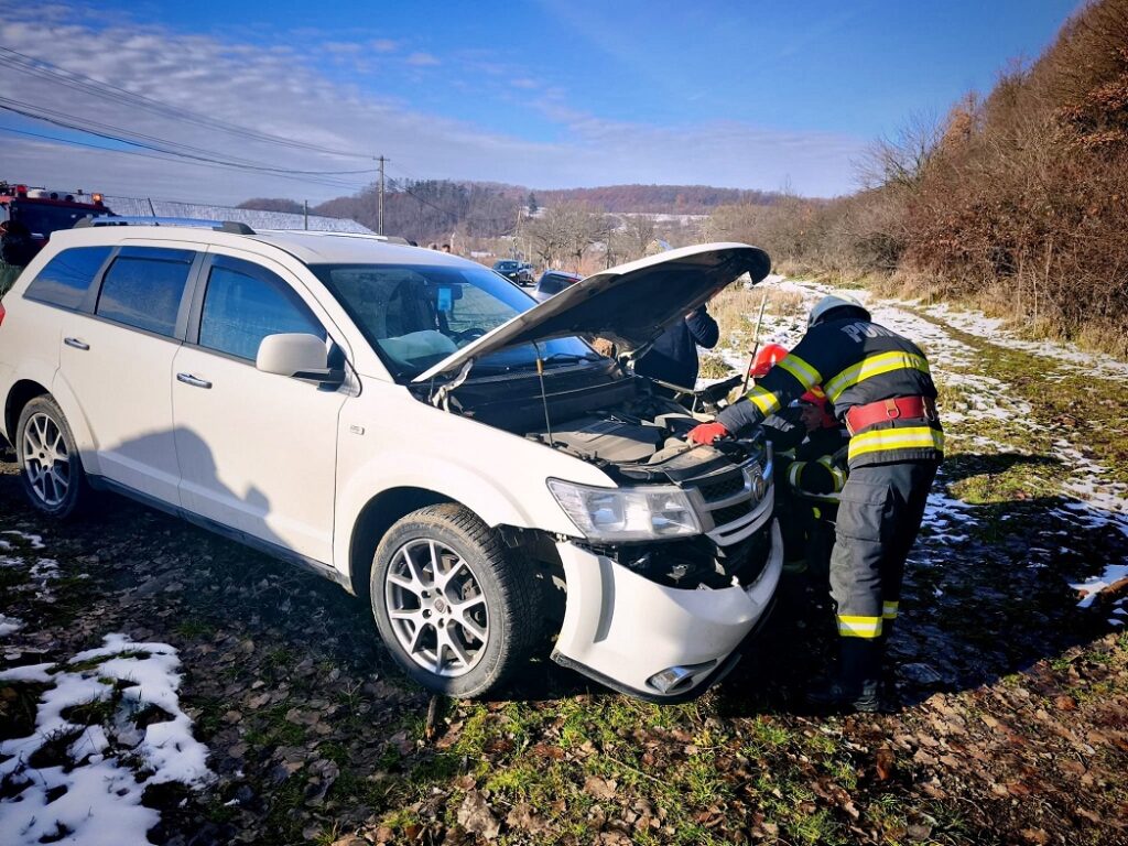 Accident rutier pe DJ 672, în Rișca. Doi răniți au fost transportați la spitalul din Brad!