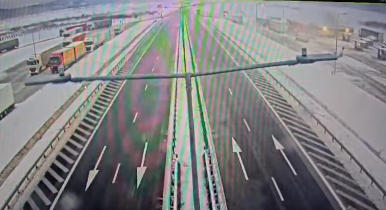 Se închide circulația pe Autostrada A1, între Sibiu și Boița din cauza rafalelor de vânt extrem de puternice