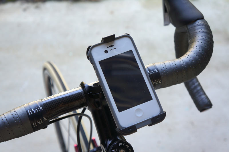 Bicicliștii care folosesc telefoanele în timpul mersului pe bicicletă riscă închisoarea. Legea a fost votată recent în Japonia!