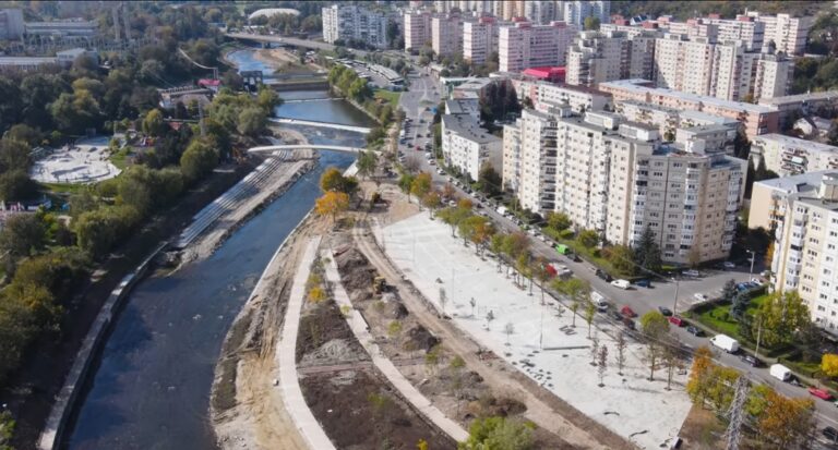 Ca-n Olanda! Se plantează ceapă, praz și alte plante comestibile pe malul Someșului din Cluj. Dohotaru: „Înfrățim bulbul de ceapă cu bulbul de lalea”