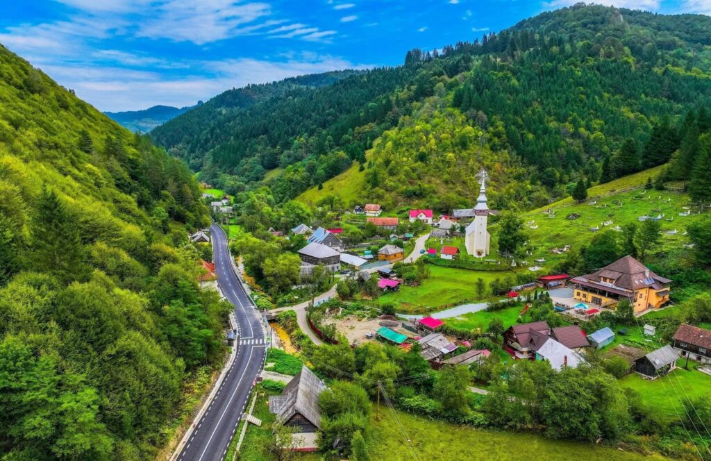 Lucrările la Transapuseana, drumul de poveste din Alba, au fost finalizate în totalitate