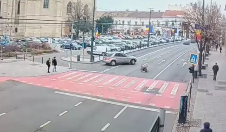 Accident teribil în Piața Unirii din Cluj. Un tânăr a zburat la propriu 8 metri VIDEO-ȘOCANT!